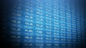 A股收评 | 指数走势分化！商贸零售板块上扬 机构