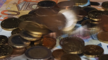 A股盘前播报 | 高层发声扩内需！建立和完善扩大